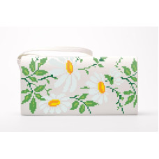 КЛ187кМ1301i Барвиста вишиванка Набір для вишивки друкованим хрестиком - Клатч Ромашки 21x13 см атлас, бежевий