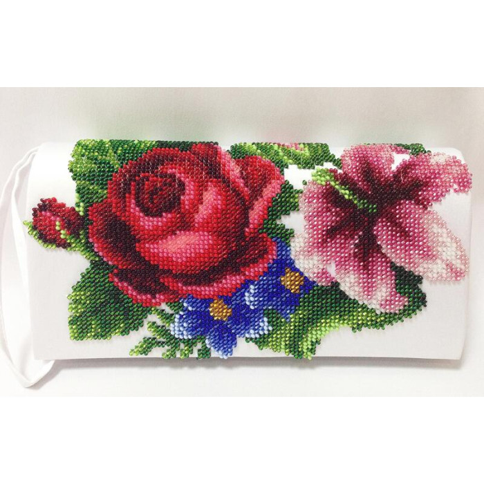 КЛ361шМ1301k Барвиста вишиванка Набір для вишивки бісером - Клатч Лілеї, троянди, незабудки 21x13 см шовк, бежевий