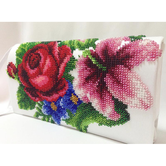 КЛ361шМ1301k Барвиста вишиванка Набір для вишивки бісером - Клатч Лілеї, троянди, незабудки 21x13 см шовк, бежевий