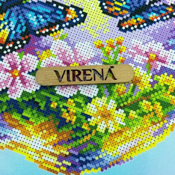 КВ_3020 Virena Заготовка для вишивки бісером - Метелики в скляному яблуці 29,5x29,5см (габардин)