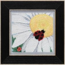 MH142116 Mill Hill Набір для вишивки рахунковим хрестиком + бісером - Сонечко на ромашці Ladybug on Daisy 13x13 см, перфорований папір