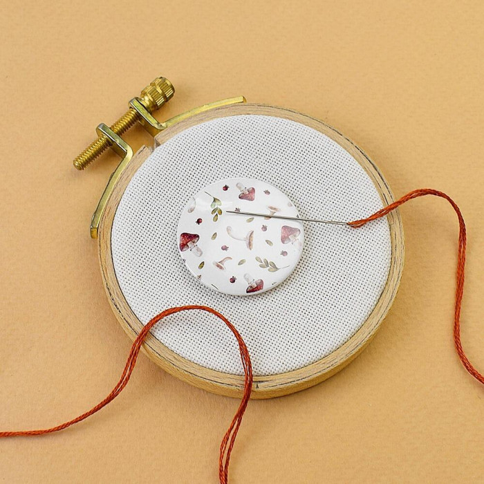 МТ-109 Кольорова Магнітний тримач для голок та схем - Осінній малюнок 2, діаметр 32 мм