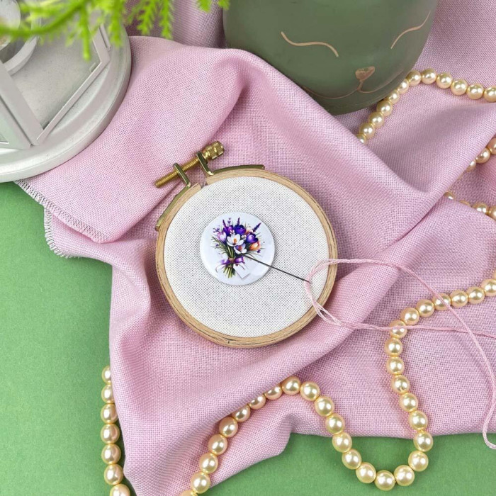 МТ-112 Кольорова Магнітний тримач для голок та схем - Ніжність крокусів, діаметр 32 мм