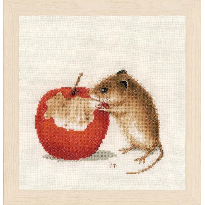 PN-0175633 Мишка з яблуком. 20х16 см. LanArte. Набір для вишивки хрестиком на рівномірці