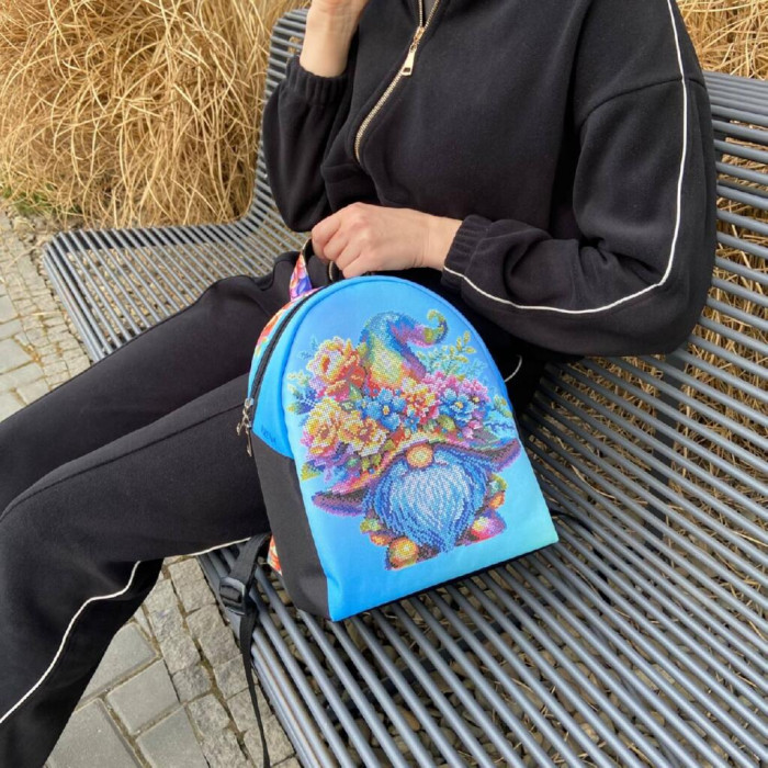 Рюкзак_803 Virena Заготовка для вишивки бісером - Рюкзак Гном з квітами, 24x30x8 см