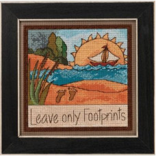 ST152012 Mill Hill Набір для вишивки рахунковим хрестиком + бісером - Залиште лише сліди Leave Only Footprints 18x18 см, перфорований папір