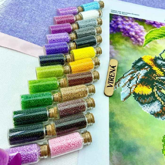 ТБ_А3Н_588 Virena Набір для вишивки бісером - Джміль на бузку 36,5x27 см (габардин)