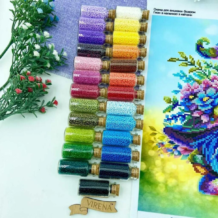 ТБ_КВ_3023 Virena Набір для вишивки бісером - Гном в капелюсі з квітами 29,5x29,5см (габардин)