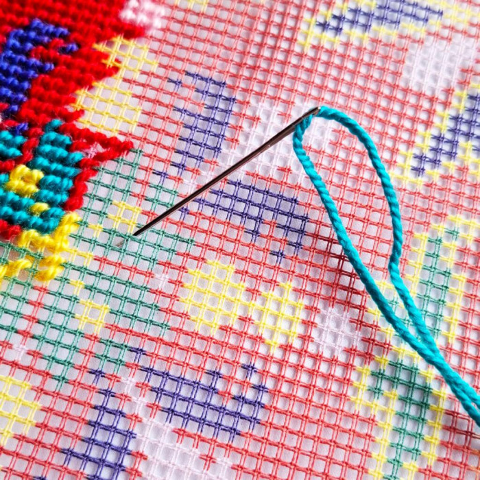 V533 Чарівниця Набір для вишивки друкованим хрестиком - Подушка Сонячний талісман 40x40 см, страмін (схема на канві)