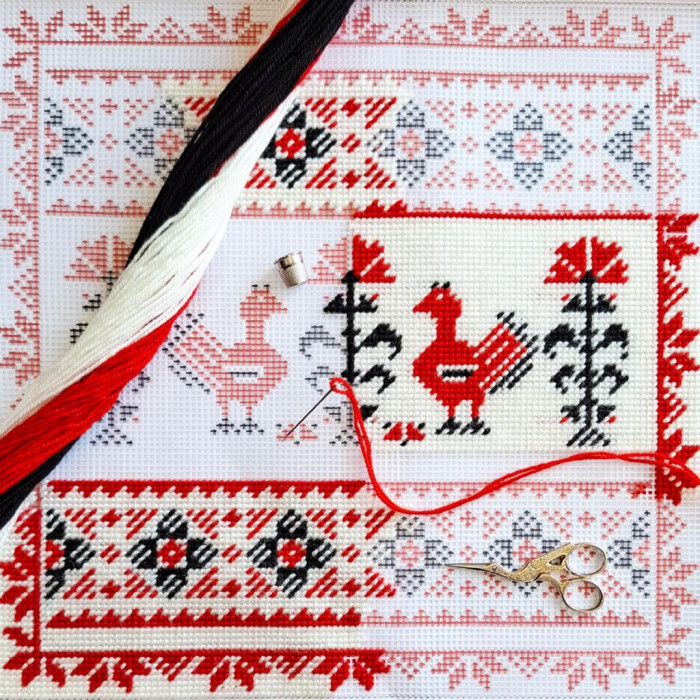 V534 Чарівниця Набір для вишивки гобеленом - Подушка Родинний оберіг 40x40 см (схема на канві)