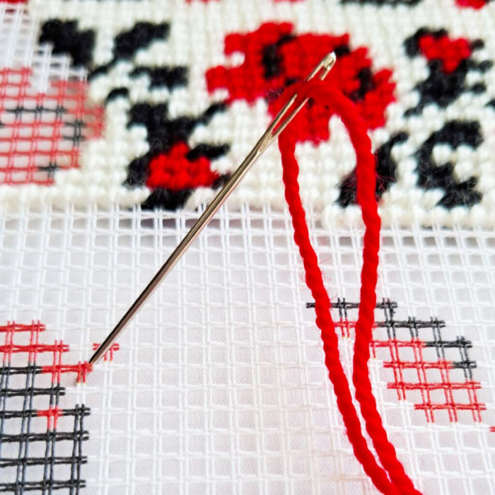 V535 Чарівниця Набір для вишивки гобеленом - Подушка Оберіг кохання 40x40 см (схема на канві)