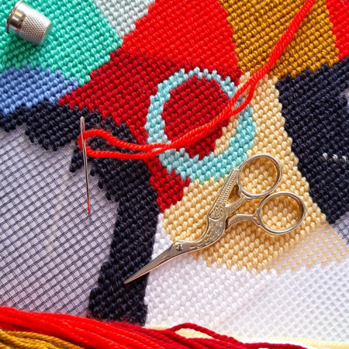 V542 Чарівниця Набір для вишивки гобеленом - Подушка Гідність 40x40 см, страмін (схема на канві)