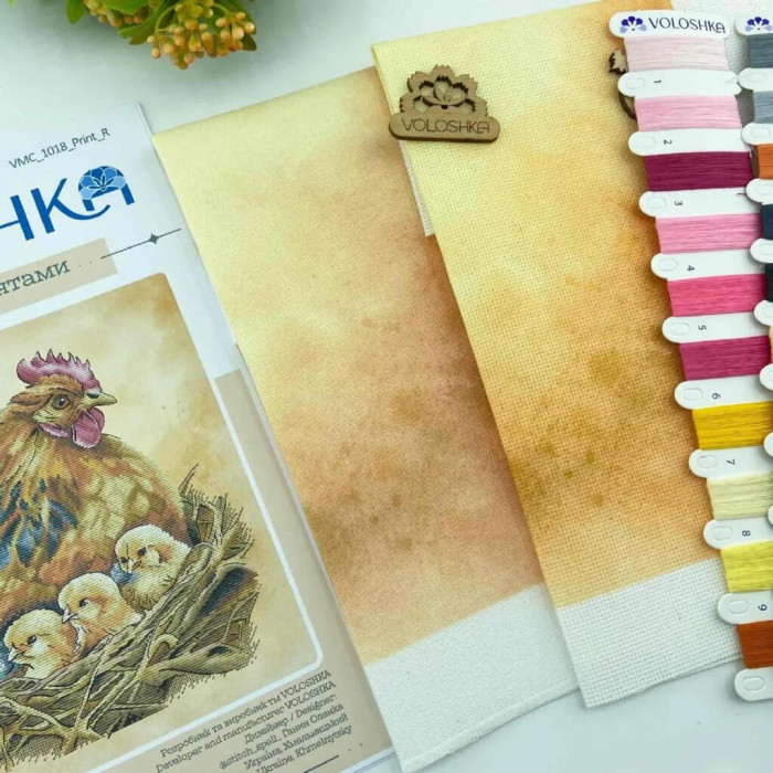 VMC_1018_A Voloshka Набір для вишивки рахунковим хрестиком - Квочка з курчатами 27x26см, Aida 16 (канва з фоном)