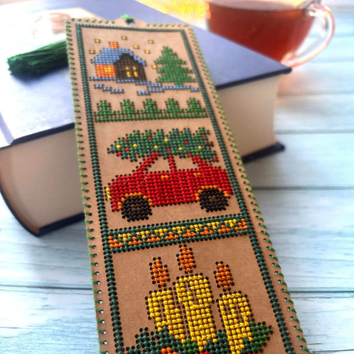 WLZ-010 Wonderland Crafts Набір для вишивки итками на крафтовому картоні - Закладка Новорічна машинка, 6,5x20 см