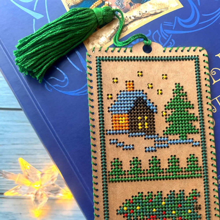 WLZ-010 Wonderland Crafts Набір для вишивки итками на крафтовому картоні - Закладка Новорічна машинка, 6,5x20 см