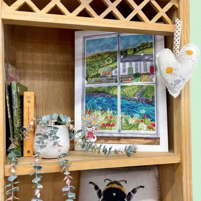 XDD5 Bothy Threads Набір для вишивки хрестиком - Вікно з ромашками Daisy Window 26x35 см, Aida 16