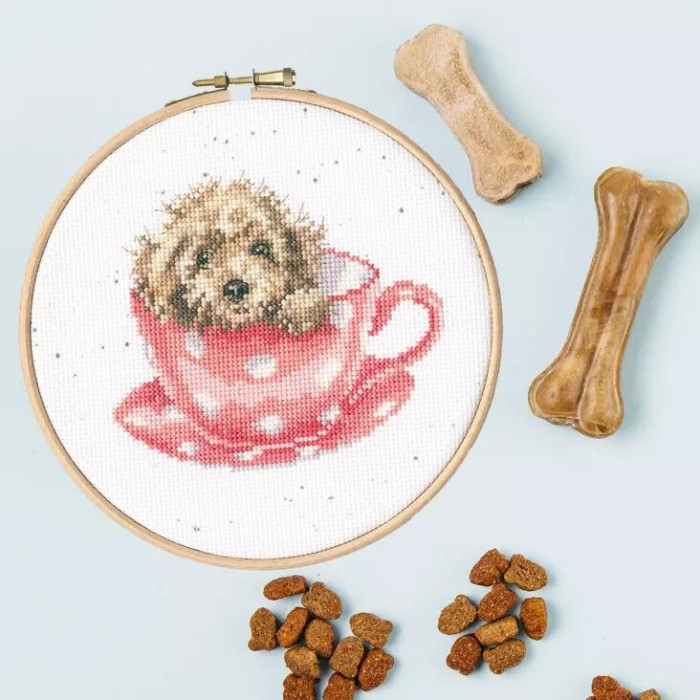 XHD119P Bothy Threads Набір для вишивки хрестиком - Цуценя в чашці Teacup Pup 15x15 см, Evenweave №28
