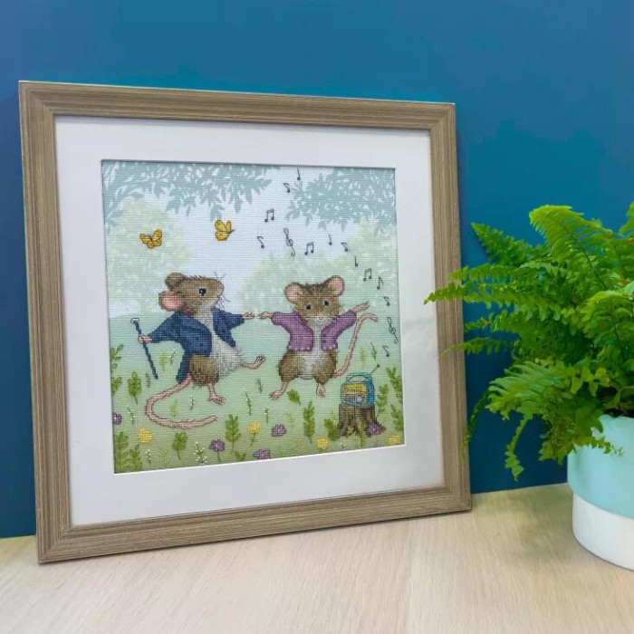 XSS30 Bothy Threads Набір для вишивки хрестиком - Лісовий вальс Woodland Waltz 26x26 см, Aida 14