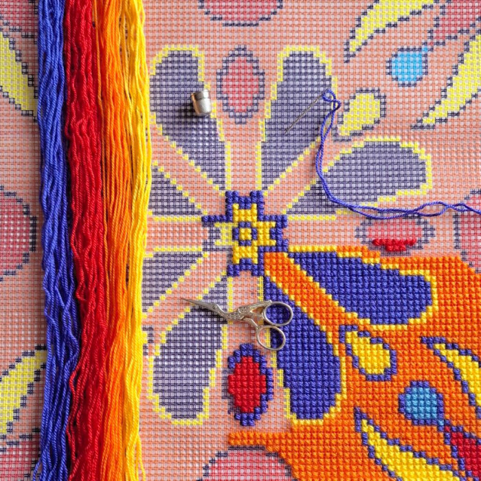 Z116 Чарівниця Набір для вишивки друкованим хрестиком - Подушка Карнавал 40x40 см, страмін (схема на канві)