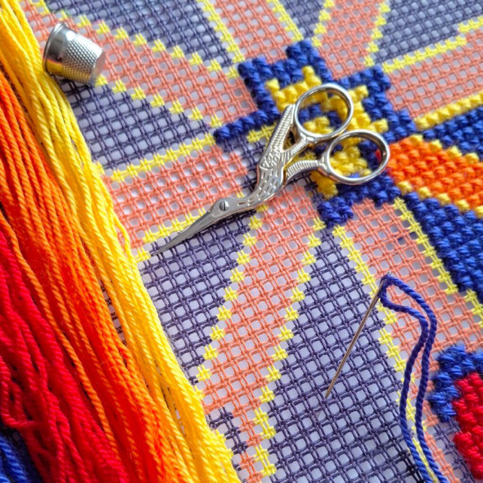 Z116 Чарівниця Набір для вишивки друкованим хрестиком - Подушка Карнавал 40x40 см, страмін (схема на канві)