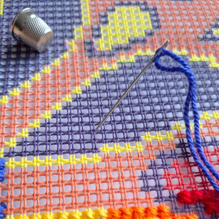 Z116 Чарівниця Набір для вишивки друкованим хрестиком - Подушка Карнавал 40x40 см, страмін (схема на канві)