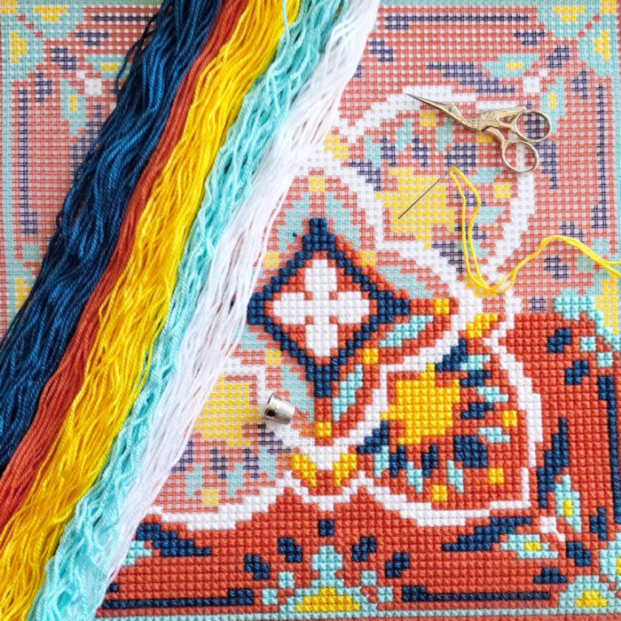 Z117 Чарівниця Набір для вишивки друкованим хрестиком - Подушка Гармонія сонця 40x40 см, страмін (схема на канві)