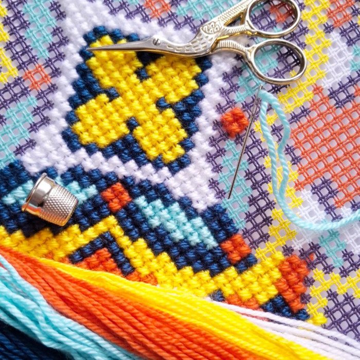 Z119 Чарівниця Набір для вишивки друкованим хрестиком - Подушка Гармонія ночі 40x40 см, страмін (схема на канві)