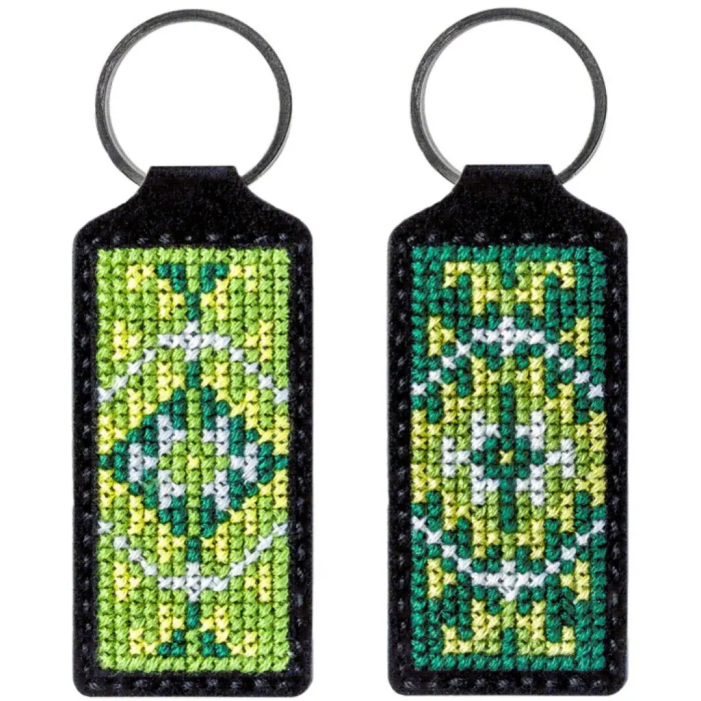 брелки вышитые крестиком. брелок вышивка. вышивка крестом брелки. вышитый брелок. брелки с вышивкой.